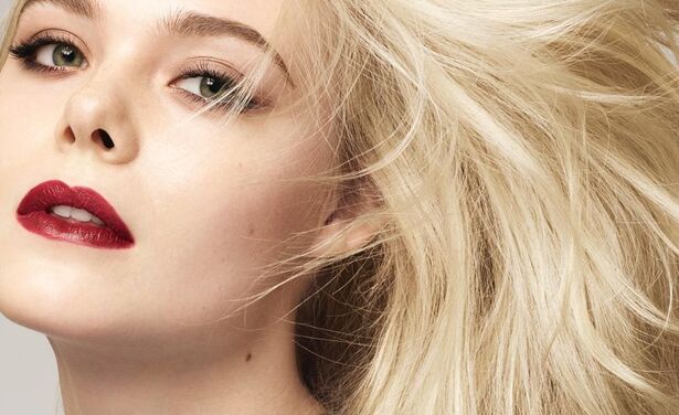 Elle Fanning is het nieuwe, stralende gezicht van L’Oreal Paris