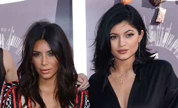 SHOCKING! Deze look-a-likes lijken zó erg op Kim en Kylie dat je ze amper kan onderscheiden