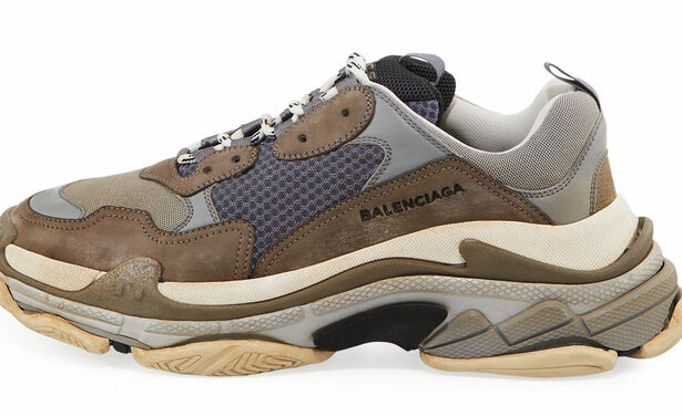 “Waarom zien de nieuwe Balenciaga schoenen eruit als de Walmart sneakers die mijn vader draagt?”