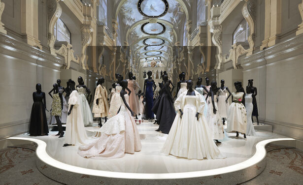 Zo werd de adembenemende Dior tentoonstelling in Parijs ontworpen en opgebouwd