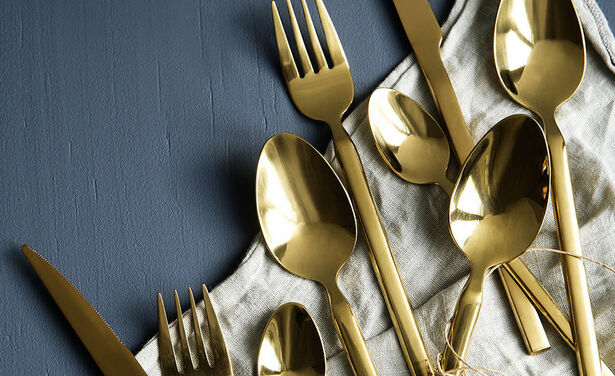 12 x de allermooiste gouden besteksets om jouw tafel nog indrukwekkender te dekken